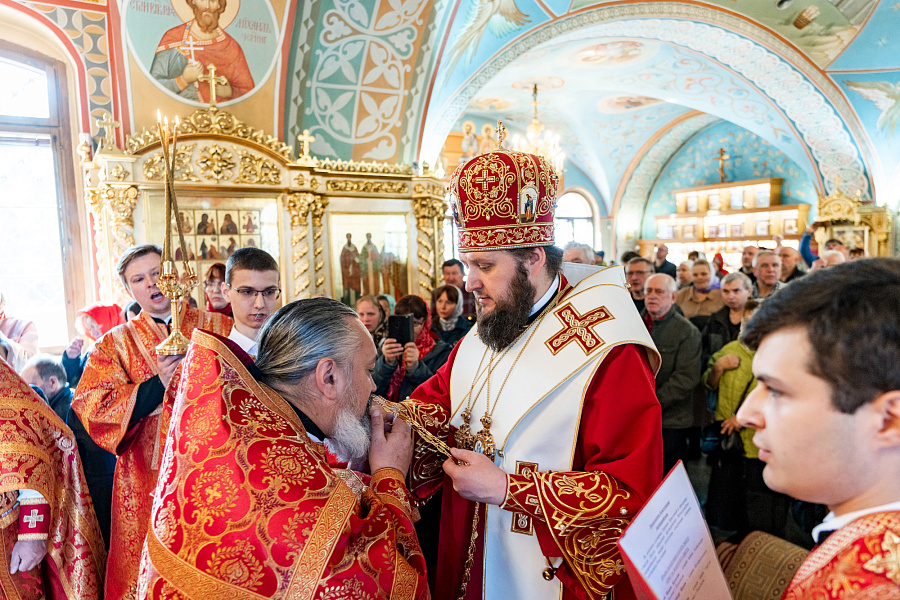 Архиерейское богослужение в Воскресенском храме города Подольска